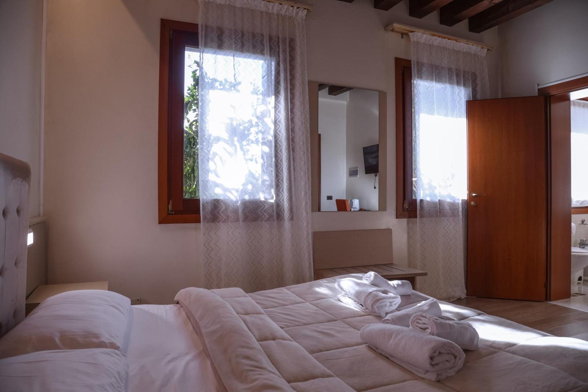 Hotel Villa Sara Mestre Kültér fotó