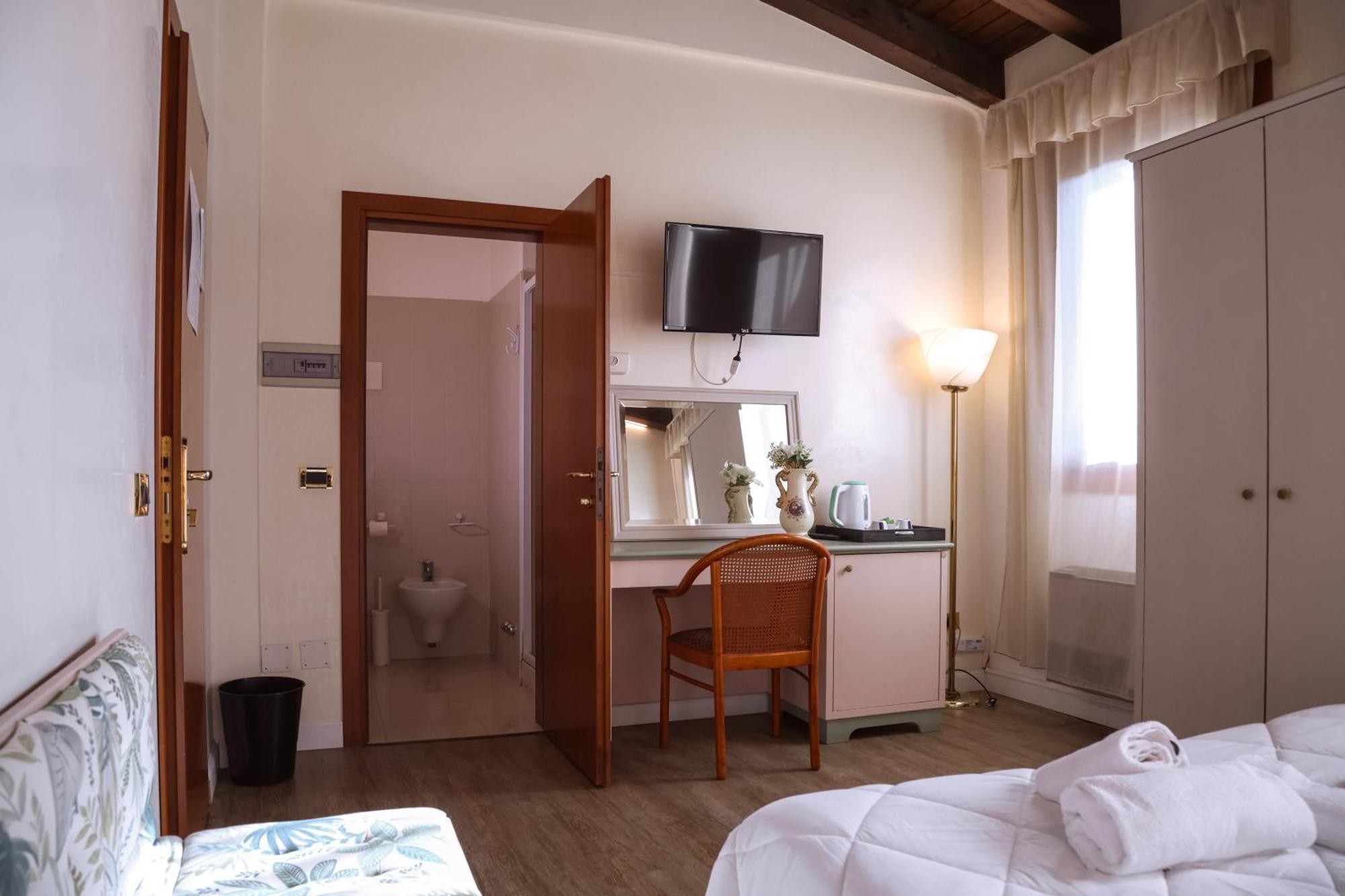 Hotel Villa Sara Mestre Kültér fotó